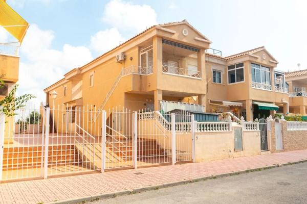 Chalet adosado en calle Francisco Alonso Lorenzo, 5