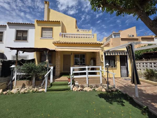 Chalet adosado en Residencial Baleares, Torrevieja, 3 Mz