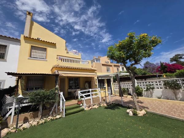 Chalet adosado en Residencial Baleares, Torrevieja, 3 Mz