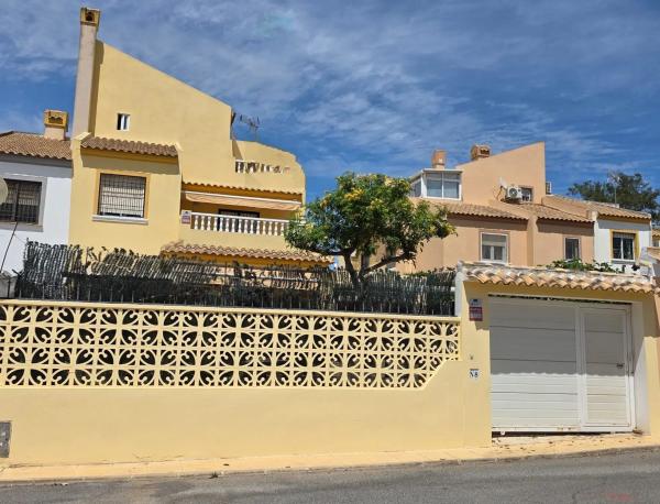 Chalet adosado en Residencial Baleares, Torrevieja, 3 Mz