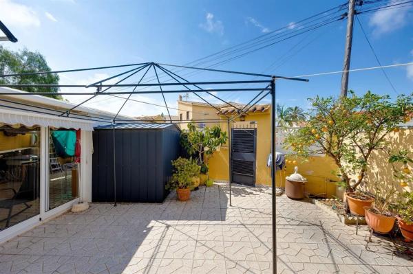 Casa independiente en calle Mercator