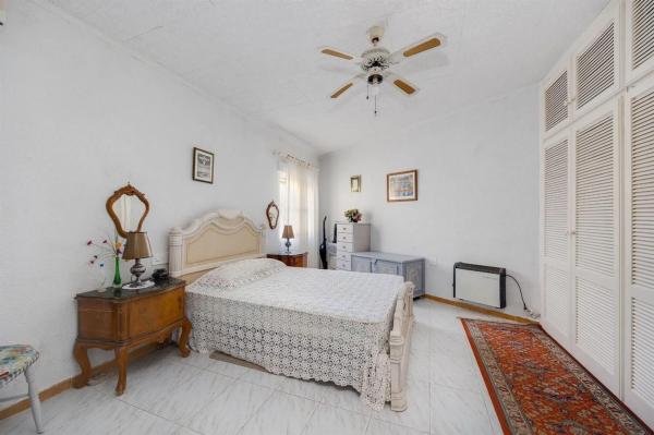 Casa independiente en calle Mercator