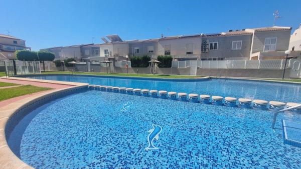 Chalet adosado en calle Talía, 6