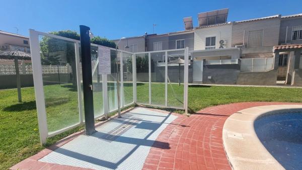 Chalet adosado en calle Talía, 6