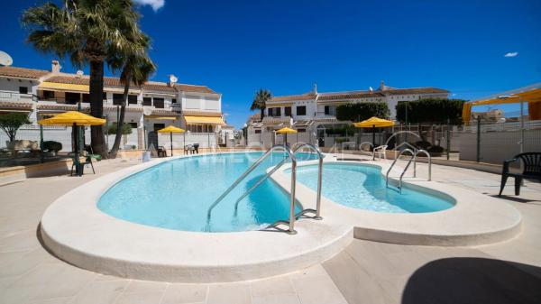 Chalet pareado en calle Argonauta, 48 b