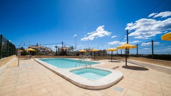 Chalet pareado en calle Argonauta, 48 b