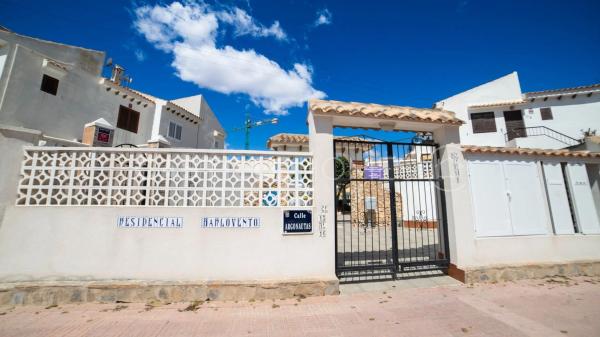 Chalet pareado en calle Argonauta, 48 b