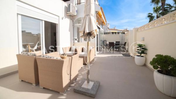 Chalet pareado en calle Argonauta, 48 b