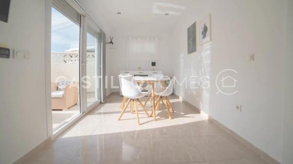 Chalet pareado en calle Argonauta, 48 b