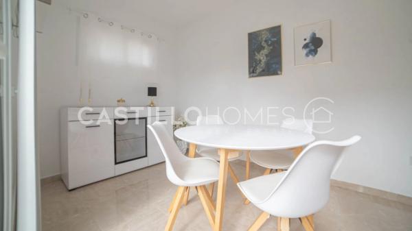 Chalet pareado en calle Argonauta, 48 b