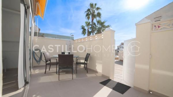 Chalet pareado en calle Argonauta, 48 b