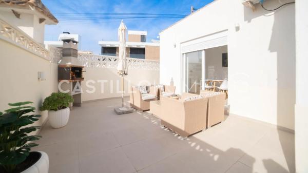 Chalet pareado en calle Argonauta, 48 b