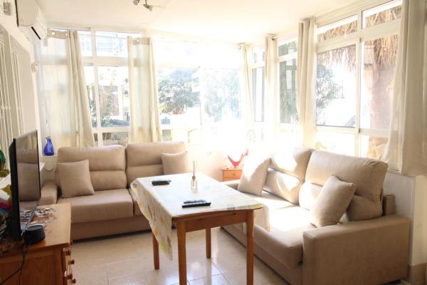 Chalet pareado en calle Marcelina