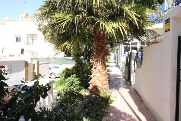 Chalet pareado en calle Marcelina