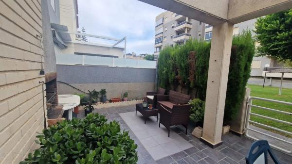 Chalet adosado en calle Talía, 33