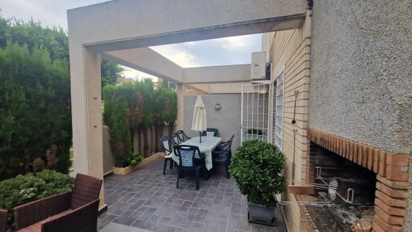 Chalet adosado en calle Talía, 33