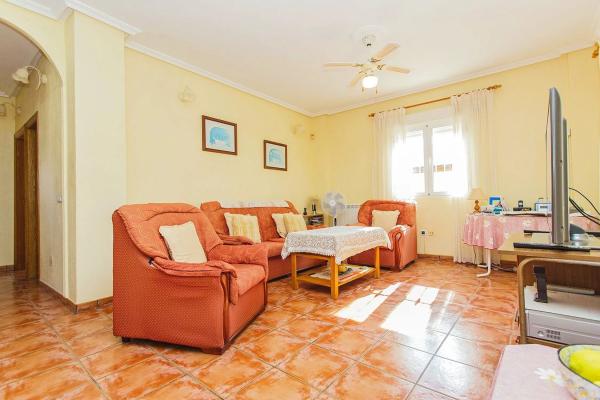 Casa independiente en calle Meridiano