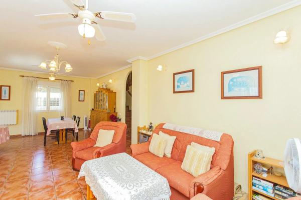 Casa independiente en calle Meridiano