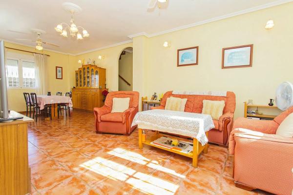 Casa independiente en calle Meridiano