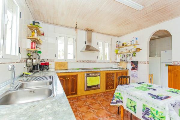 Casa independiente en calle Meridiano