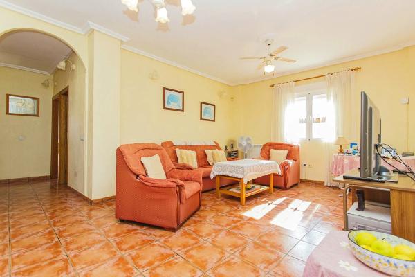 Casa independiente en calle Meridiano