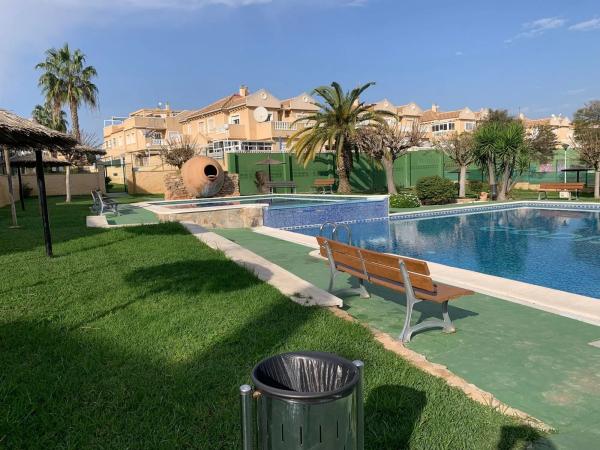 Chalet pareado en calle Perseo, 30