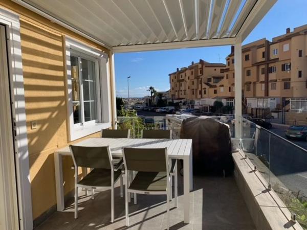 Chalet pareado en calle Perseo, 30