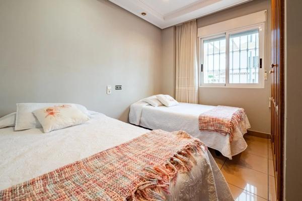 Chalet en Barrio Miramar - Torre del Moro