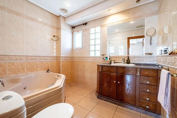 Chalet en Barrio Miramar - Torre del Moro