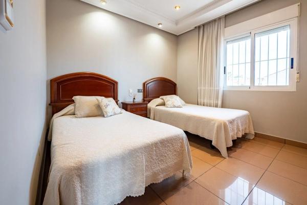 Chalet en Barrio Miramar - Torre del Moro