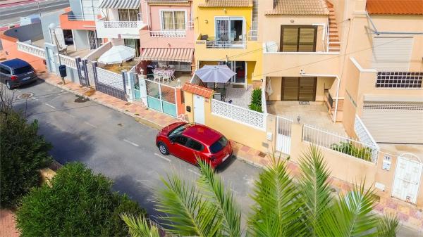 Chalet adosado en calle Nervión