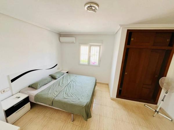 Chalet adosado en calle Foque