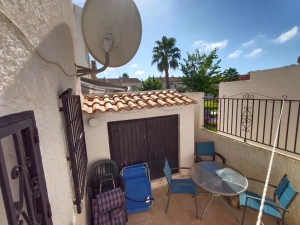 Chalet pareado en calle Roberto Koch