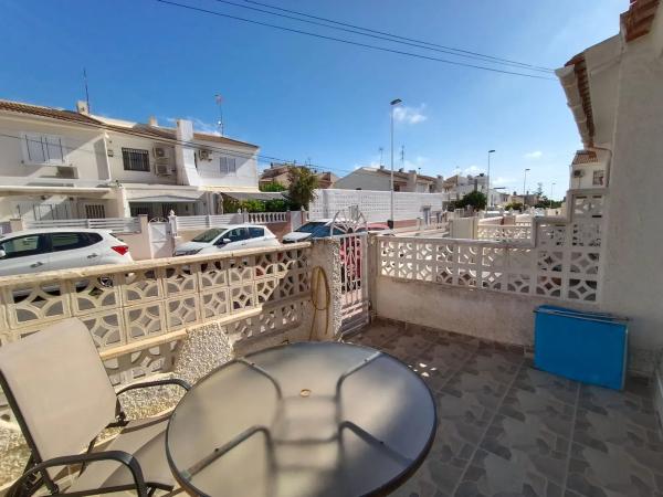 Chalet pareado en calle Roberto Koch