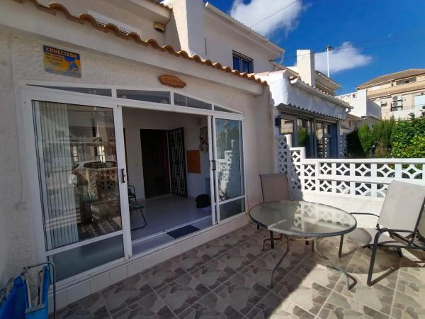 Chalet pareado en calle Roberto Koch