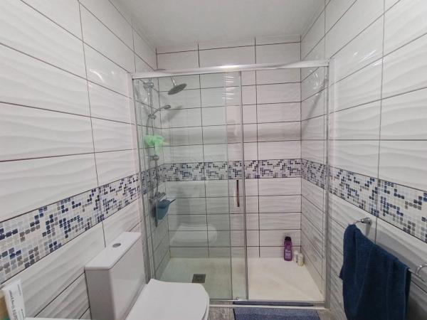 Chalet pareado en calle Roberto Koch