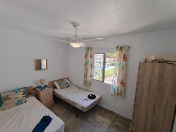 Chalet pareado en calle Roberto Koch