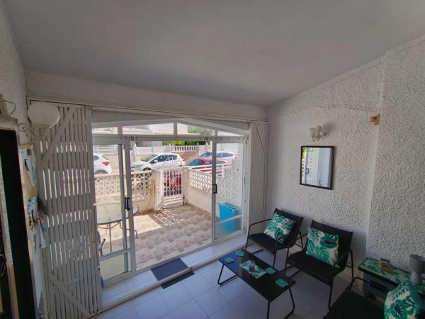 Chalet pareado en calle Roberto Koch