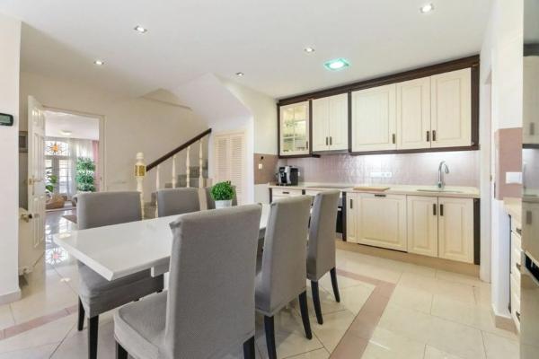 Chalet adosado en CL Severo Ochoa, 49