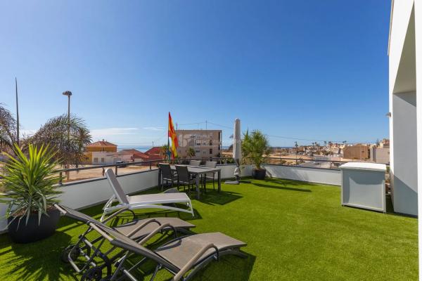 Casa independiente en avenida Alfredo Nobel