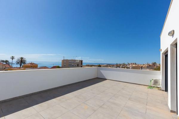 Casa independiente en avenida Alfredo Nobel