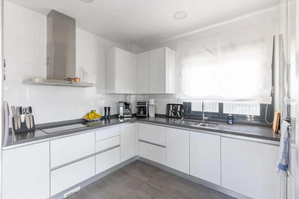 Casa independiente en avenida Alfredo Nobel