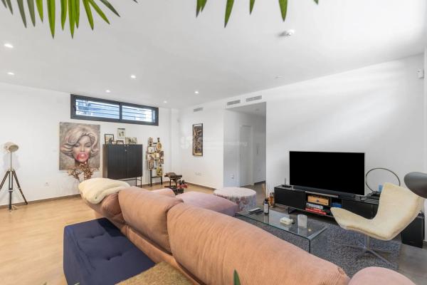 Casa independiente en avenida Alfredo Nobel