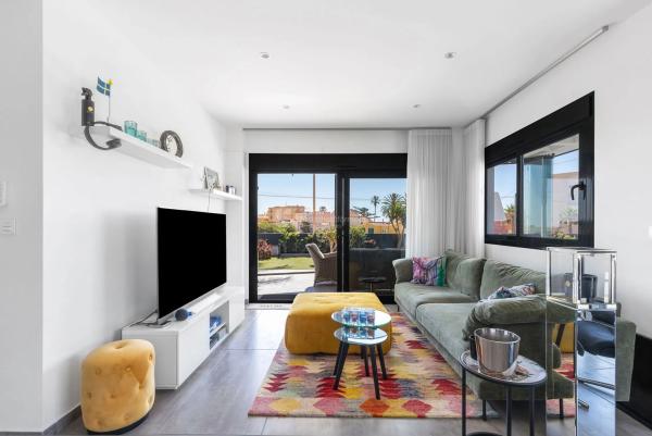 Casa independiente en avenida Alfredo Nobel