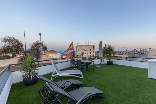 Casa independiente en avenida Alfredo Nobel