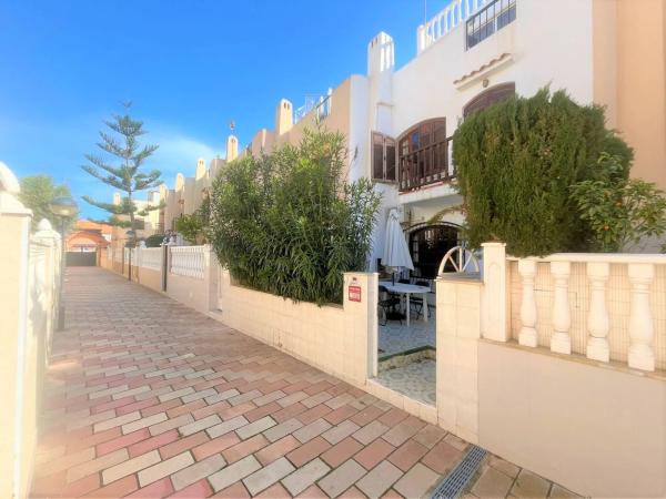 Chalet pareado en avenida Alfredo Nobel, 91