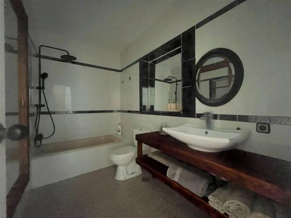 Chalet pareado en avenida Alfredo Nobel, 91