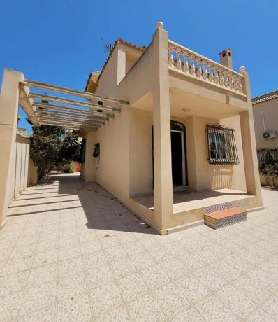 Casa independiente en calle Berta Von Sutter, 6