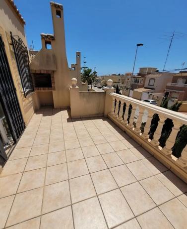 Casa independiente en calle Berta Von Sutter, 6