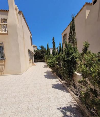 Casa independiente en calle Berta Von Sutter, 6